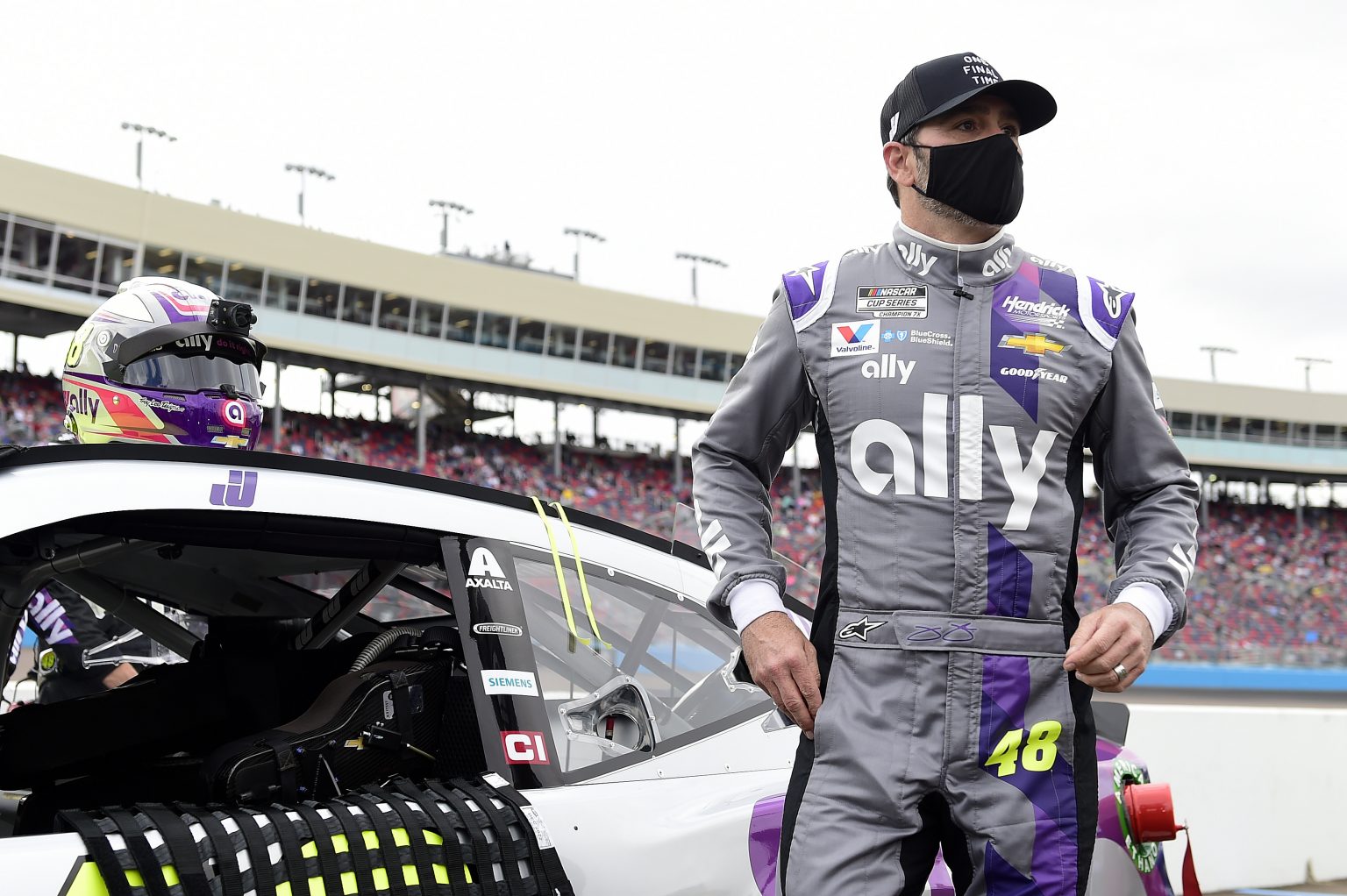 Jimmie Johnson wants to race on an oval course and has set his sights