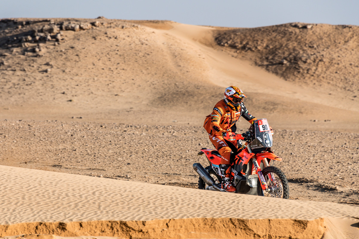 Danilo Petrucci has returned to Dakar following a technical problem