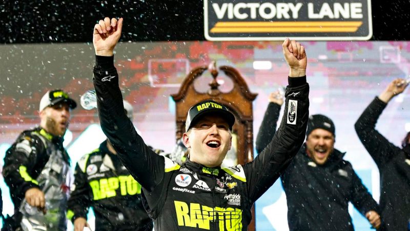 Byron defeats Logano to clinch the NASCAR Championship in Martinsville
