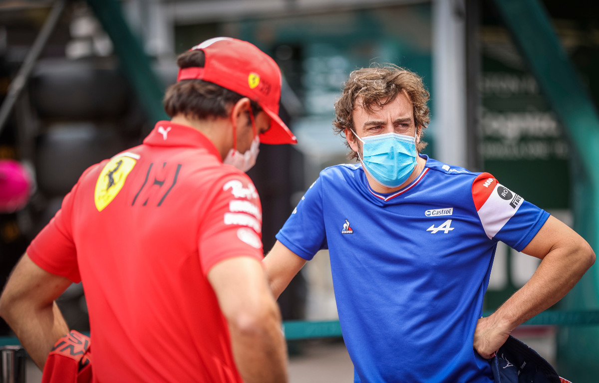 Alonso supports Sainz as “highly competitive” despite poor Ferrari time