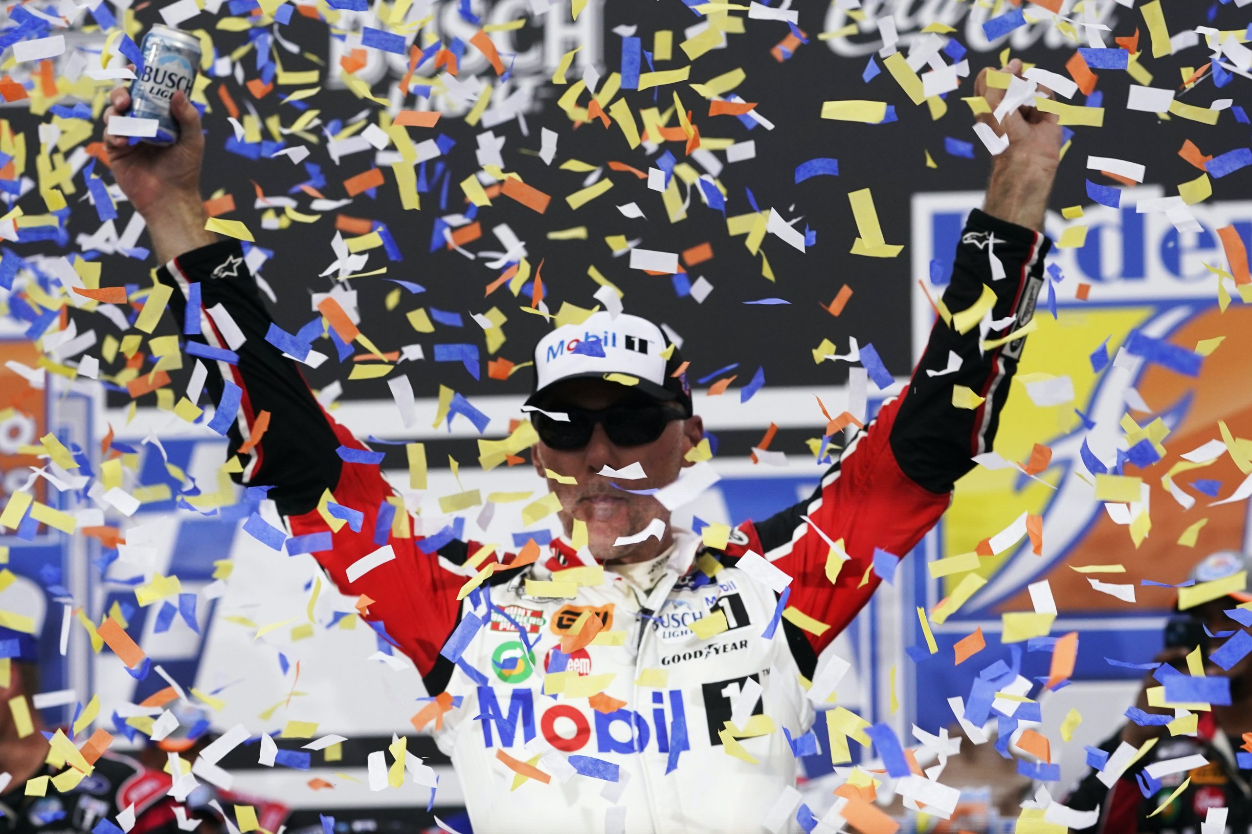 Harvick defeats Bell at Richmond for his second consecutive victory in the Cup