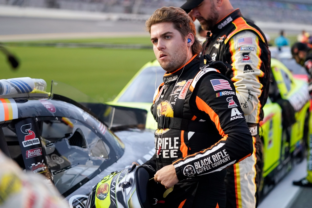 Noah Gragson will compete in the NASCAR Cup Series with Petty GMS in 2023