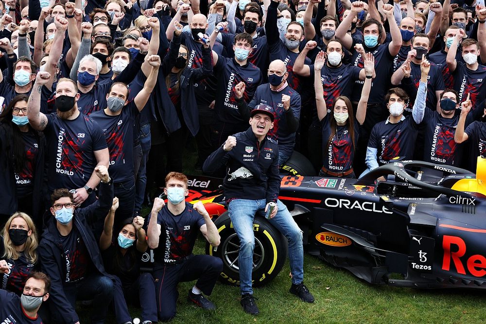 Horner compliments Red Bull employees for their “fantastic” achievement