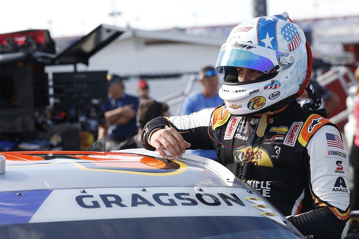 Gragson defeats Creed and Larson in Darlington Xfinity duel