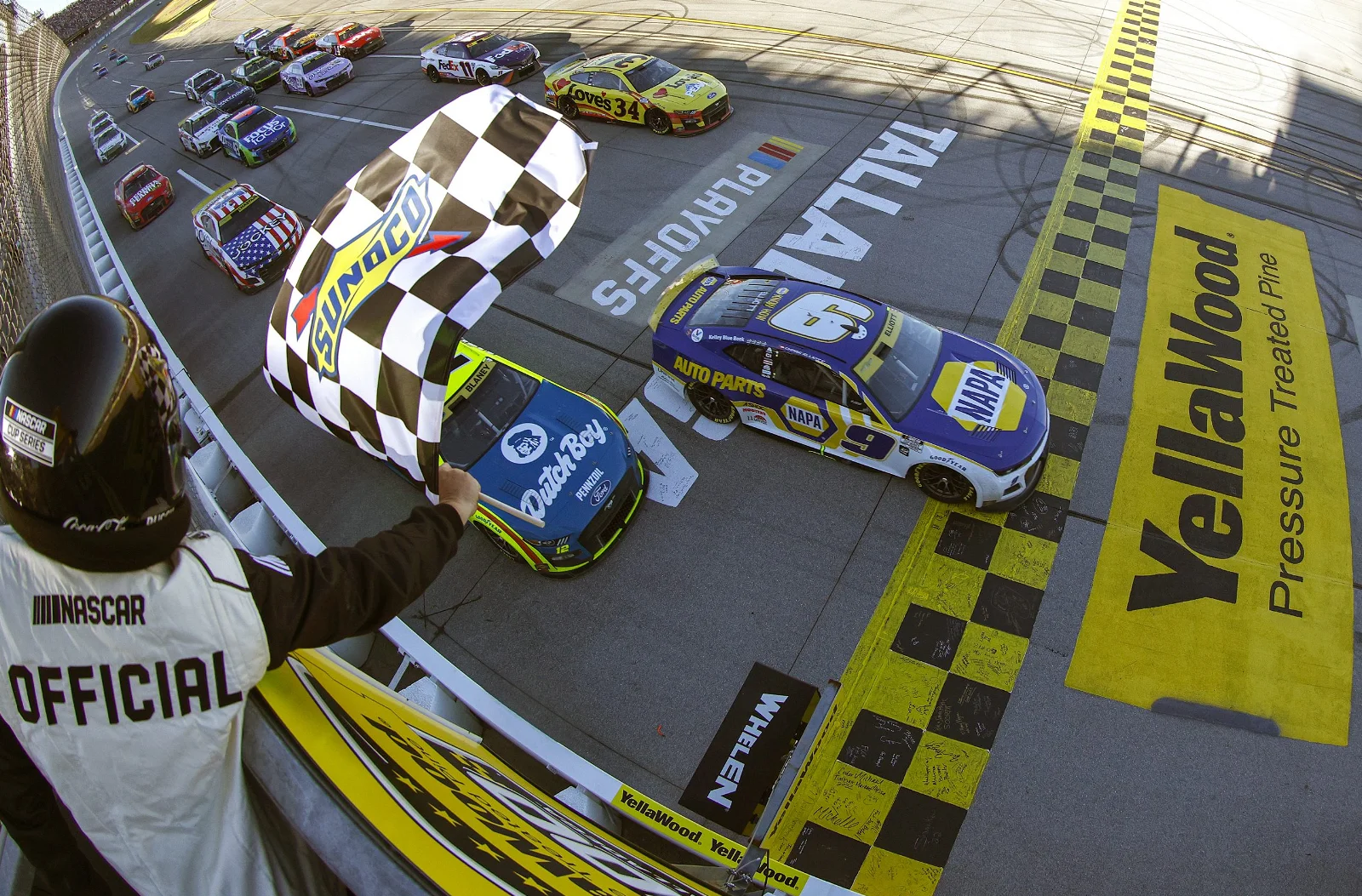 Chase Elliott defeats Blaney to earn the Talladega Cup victory