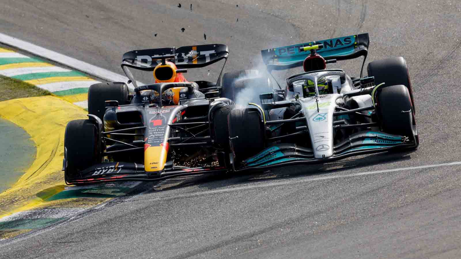 Stewards give Verstappen’s penalty points for the Hamilton accident