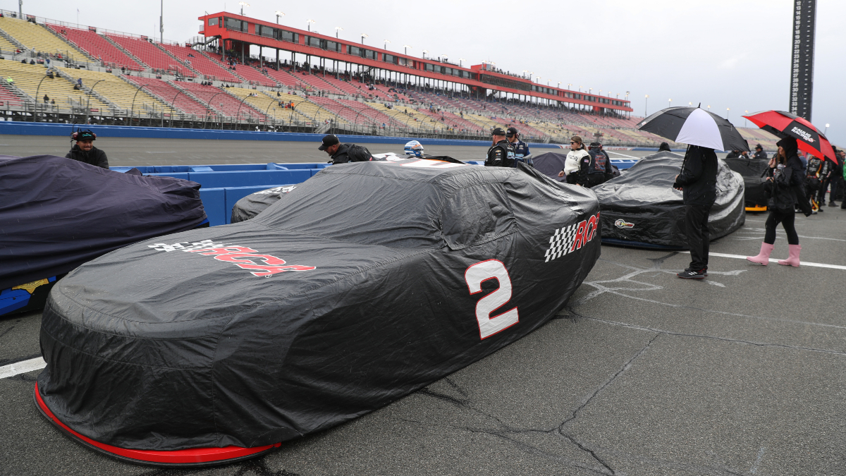 Rain causes the NASCAR Xfinity event at Fontana to be delayed